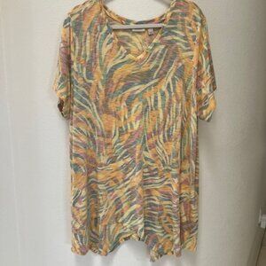 Logo by Lori Goldstein 2X Tunic, Tiered and layered shark bite hem with pockets